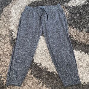 Lululemon size 12 Gym Pants side pockets good cond